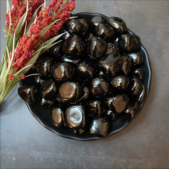 Tumbled Rare Jet - Picture 1 of 2